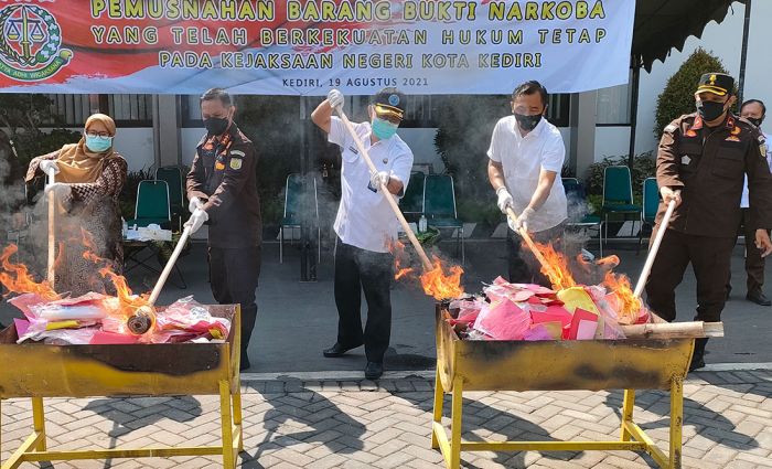 Kejari Kota Kediri Musnahkan Barang Bukti Narkoba Senilai Rp. 400 Juta