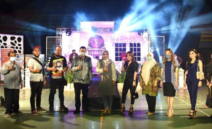 Wali Kota Kediri Saksikan Ngamen Virtual Spesial Hari Jadi Kota Kediri Wali Kota Kediri Saksikan Ngamen Virtual Spesial Hari Jadi Kota Kediri