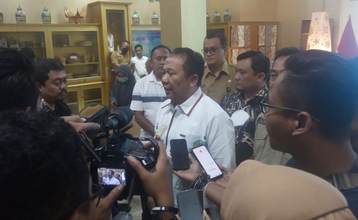 Bupati Jember Santai Tanggapi Keraguan Komisi C atas Target Proyek Jalan: Itu Biasa Bupati Jember Santai Tanggapi Keraguan Komisi C atas Target Proyek Jalan: Itu Biasa