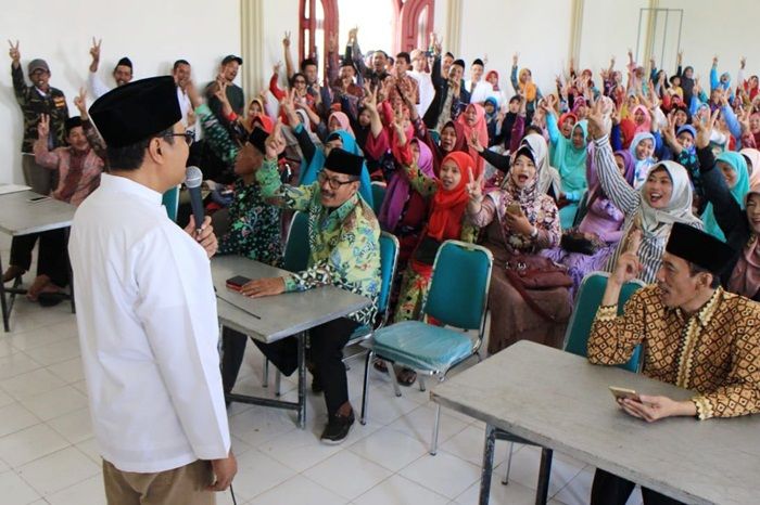 Relawan Pro Jokowi Lamongan Bulat Dukung Gus Ipul-Puti Relawan Pro Jokowi Lamongan Bulat Dukung Gus Ipul-Puti
