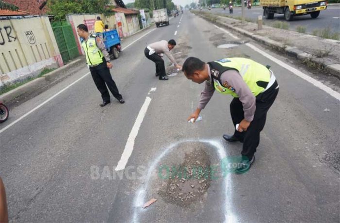 Kerusakan Jalan Nasional di Jombang Makin Parah, Lubang Menganga di mana-mana Kerusakan Jalan Nasional di Jombang Makin Parah, Lubang Menganga di mana-mana