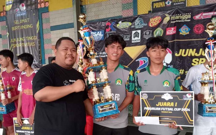 Ketua Afkab Pimpin Penyerahan Piala Futsal Cup Pasuruan 2024 Ketua Afkab Pimpin Penyerahan Piala Futsal Cup Pasuruan 2024