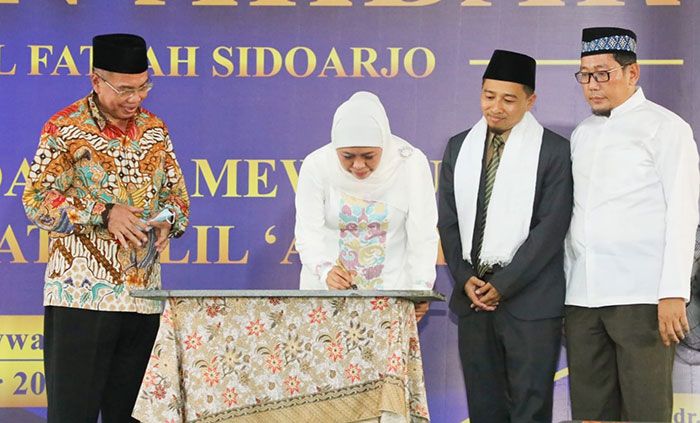 Resmikan Asrama Ponpes Al Fattah Sidoarjo, Gubernur Khofifah Tegaskan 4 Hal untuk Santri Resmikan Asrama Ponpes Al Fattah Sidoarjo, Gubernur Khofifah Tegaskan 4 Hal untuk Santri