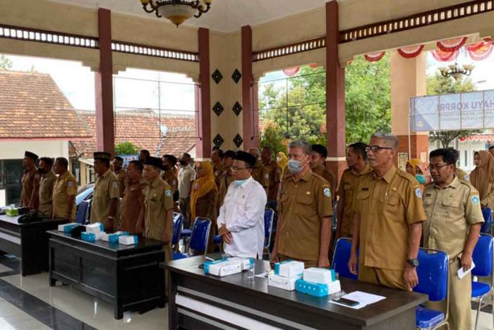 Kejari lamongan Gelar Sosialisasi Saber Pungli Kepada Desa dan Perangkat Desa Kejari lamongan Gelar Sosialisasi Saber Pungli Kepada Desa dan Perangkat Desa
