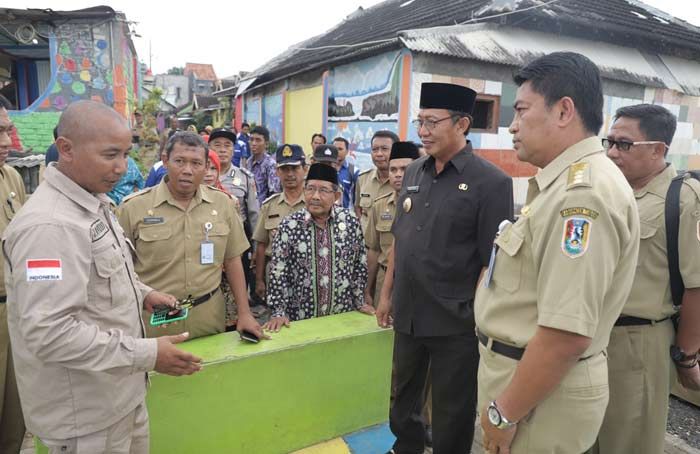 Kunjungi Kampung Nelayan, Bupati Tuban Resmikan Kampung Sejuta Warna