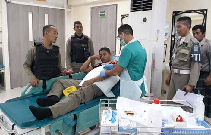 Wali Kota Risma Pastikan Pelaku Pembacokan Terhadap Anggota Satpol PP akan Segera Ditangkap Wali Kota Risma Pastikan Pelaku Pembacokan Terhadap Anggota Satpol PP akan Segera Ditangkap