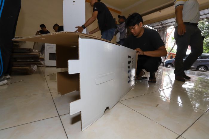 Jelang Pilwali Blitar 2024, KPU Lakukan Sortir dan Lipat Kotak Suara Jelang Pilwali Blitar 2024, KPU Lakukan Sortir dan Lipat Kotak Suara