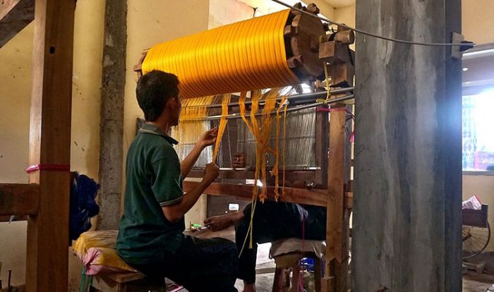 Keistimewaan Tenun Ikat Kediri, "Menjual" Buatan Tangan, Jadi Banjir Pesanan Keistimewaan Tenun Ikat Kediri, "Menjual" Buatan Tangan, Jadi Banjir Pesanan