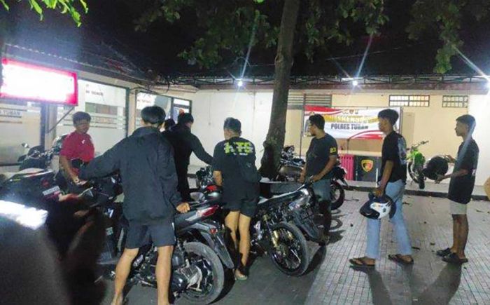 Geber Motor dan Resahkan Warga, Belasan Remaja di Tuban Diamankan Polisi Geber Motor dan Resahkan Warga, Belasan Remaja di Tuban Diamankan Polisi