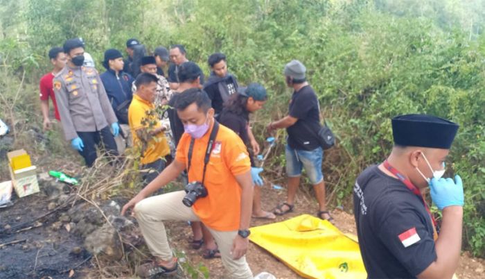 Bongkar Makam, Polisi Ungkap Identitas Korban Pembunuhan di Sampang Bongkar Makam, Polisi Ungkap Identitas Korban Pembunuhan di Sampang
