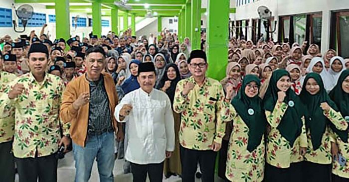 Seminar Hypno Learning di SMP Plus Ponpes Jauharul Maknun Gresik Bangkitkan Semangat Belajar
