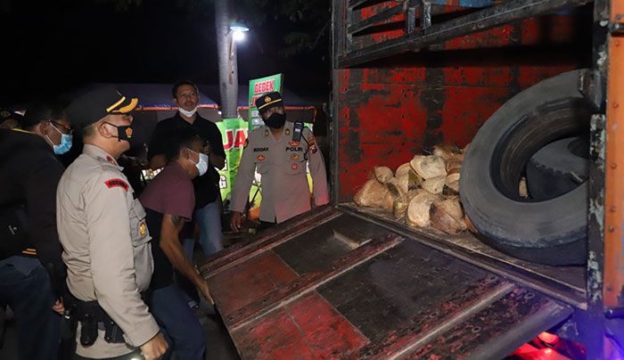 Antisipasi Virus PMK, Polres Mojokerto Gelar Operasi Sapi di Perbatasan Antisipasi Virus PMK, Polres Mojokerto Gelar Operasi Sapi di Perbatasan