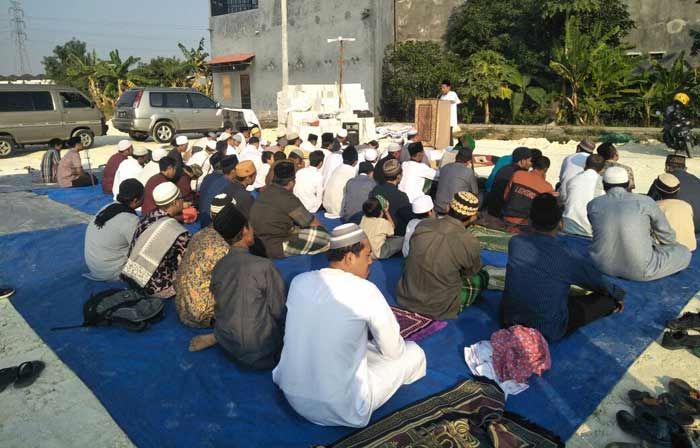 Di Tuban, Puluhan Jamaah Badan Wakaf al-Quran juga Salat Id Hari ini Di Tuban, Puluhan Jamaah Badan Wakaf al-Quran juga Salat Id Hari ini