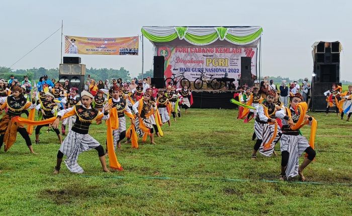 Jalan Santai dan Senam Aerobik Meriahkan Hari Guru di Mojokerto Jalan Santai dan Senam Aerobik Meriahkan Hari Guru di Mojokerto