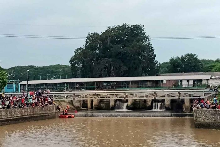 Seorang Remaja asal Mojokerto Tenggelam di Sungai Sidoarjo, Hingga Kini Belum Ditemukan
