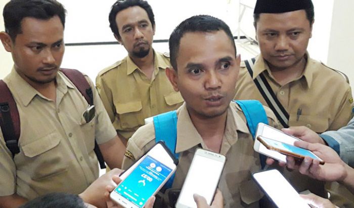 Datangi Dewan, Guru Honorer di Kediri Tuntut Kesejahteraan dan Legalitas Datangi Dewan, Guru Honorer di Kediri Tuntut Kesejahteraan dan Legalitas