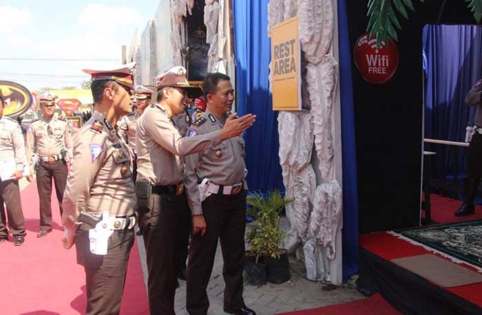 Tim Penilai Pospam Polda Jatim Tinjau Pospam Mudik Duduksampeyan Tim Penilai Pospam Polda Jatim Tinjau Pospam Mudik Duduksampeyan