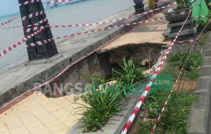 Diguyur Hujan Deras, Trotoar di Jalan Pantura Ambrol