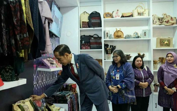 Harapan Zanariah saat Presiden Jokowi Kunjungi Booth Kota Kediri di Inacraft 2024 Harapan Zanariah saat Presiden Jokowi Kunjungi Booth Kota Kediri di Inacraft 2024