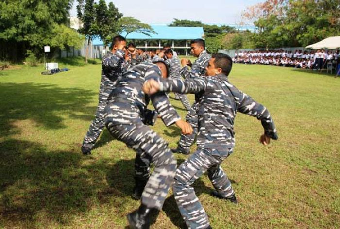 Usai Olahraga Bersepeda Bersama Kasatker Koarmatim, Pangarmatim Saksikan Demo Real Fighter Usai Olahraga Bersepeda Bersama Kasatker Koarmatim, Pangarmatim Saksikan Demo Real Fighter