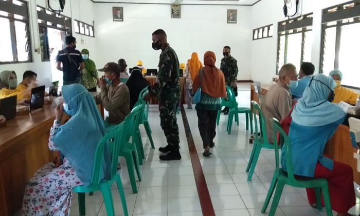 Warga Desa Beran Ngawi Serbu Vaksinasi Dosis Kedua Warga Desa Beran Ngawi Serbu Vaksinasi Dosis Kedua