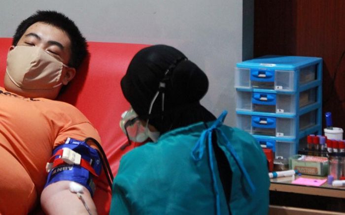 Wali Kota Pastikan Kesiapan Donor Plasma Konvalesen di Kantor PMI Kota Kediri Wali Kota Pastikan Kesiapan Donor Plasma Konvalesen di Kantor PMI Kota Kediri