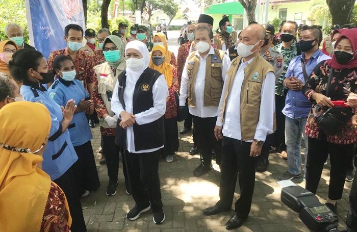 Bupati Hendy Dampingi Gubernur Khofifah Tinjau Pelaksanaan PTM dan Vaksinasi Pelajar di Jember Bupati Hendy Dampingi Gubernur Khofifah Tinjau Pelaksanaan PTM dan Vaksinasi Pelajar di Jember