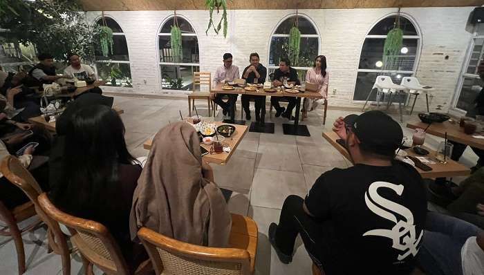 Cabup Mas Iin Siapkan Program Beasiswa Universitas hingga Lulus Cabup Mas Iin Siapkan Program Beasiswa Universitas hingga Lulus