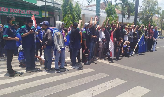 Penanganan Pengaduan Tidak Maksimal, Puluhan Buruh di Jombang Unjuk Rasa