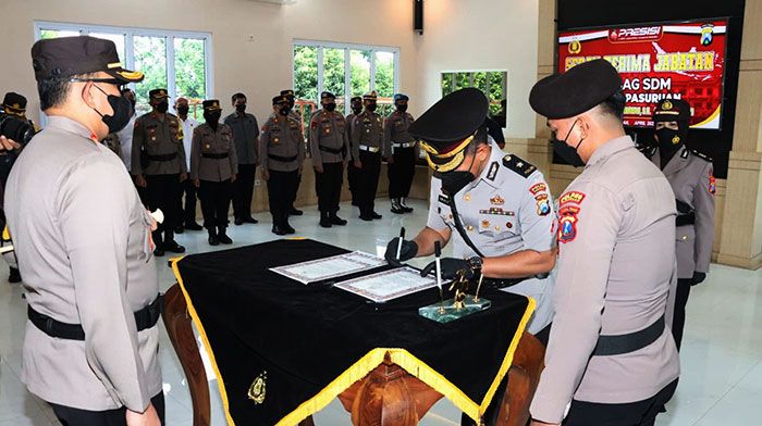 Kapolres Pasuruan Pimpin Sertijab Kabag SDM Kapolres Pasuruan Pimpin Sertijab Kabag SDM