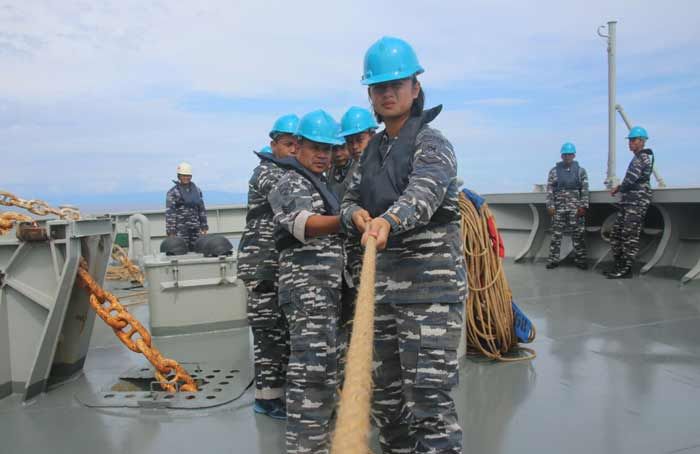 Prajurit KRI Makassar-590 Latihan Pembekalan di Laut Prajurit KRI Makassar-590 Latihan Pembekalan di Laut