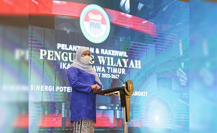 Hadiri Pelantikan PW IKA PMII Jatim, Gubernur Khofifah Ajak Sinergi Entaskan Kemiskinan di Desa