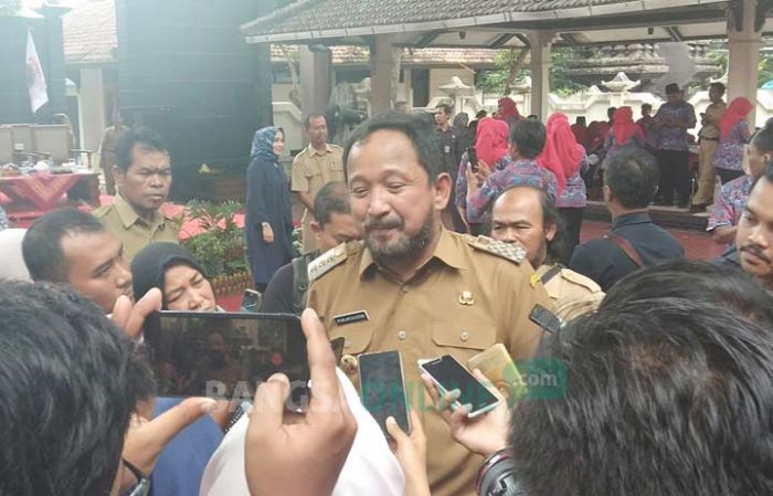 Kasun Ngemplak Tak Masuk Kerja 5 Bulan Berturut-turut, Bupati Ipong Janji Tindak Lanjuti Kasun Ngemplak Tak Masuk Kerja 5 Bulan Berturut-turut, Bupati Ipong Janji Tindak Lanjuti