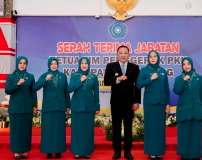 Evi Slamet Junaidi Resmi Jabat Ketua TP PKK Sampang, Bupati Tekankan Inovasi dan Kolaborasi Program Evi Slamet Junaidi Resmi Jabat Ketua TP PKK Sampang, Bupati Tekankan Inovasi dan Kolaborasi Program