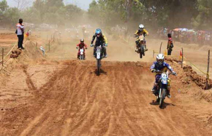 Ratusan Biker Motocross Ikuti Ajang Super Grasstrack Championship T-Rex Mx Series-3 di Tuban Ratusan Biker Motocross Ikuti Ajang Super Grasstrack Championship T-Rex Mx Series-3 di Tuban