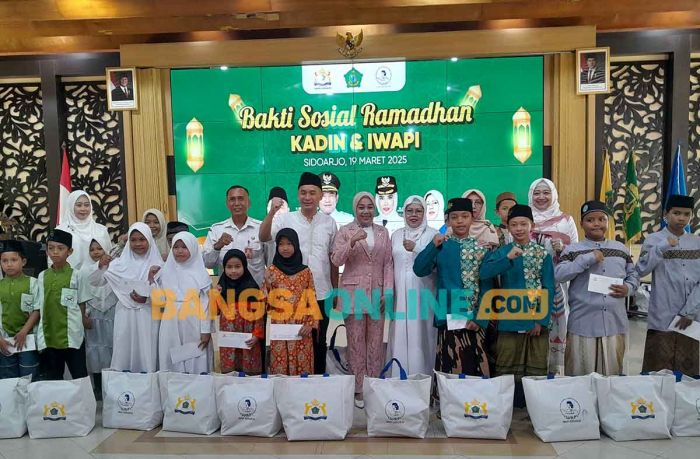 Kadin dan IWAPI Sidoarjo Kolaborasi Santuni 160 Anak Yatim Kadin dan IWAPI Sidoarjo Kolaborasi Santuni 160 Anak Yatim