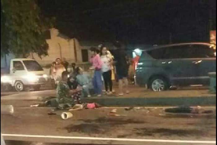 Truk Vs Dua Motor di Raya Brangkal: Tiga Orang Korban Tewas, Satu Kritis Truk Vs Dua Motor di Raya Brangkal: Tiga Orang Korban Tewas, Satu Kritis
