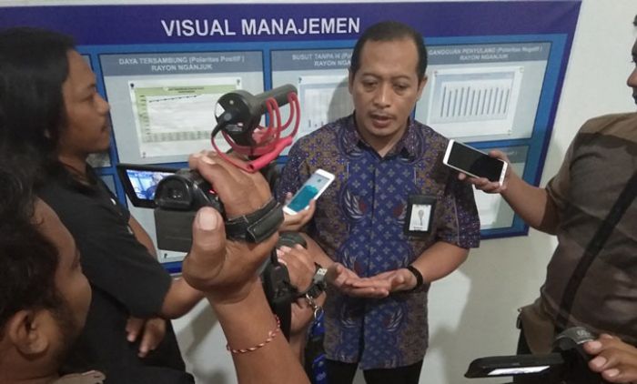 Buntut Pelarangan Peliputan, Manajer PLN Nganjuk Sampaikan Permintaan Maaf Buntut Pelarangan Peliputan, Manajer PLN Nganjuk Sampaikan Permintaan Maaf