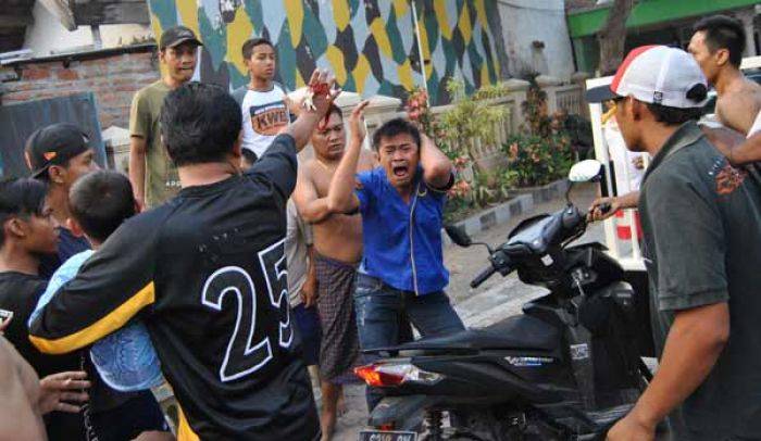 Dua Jambret di Juwet Sidoarjo Nyaris Tewas Dihajar Warga, Motor Dibakar Dua Jambret di Juwet Sidoarjo Nyaris Tewas Dihajar Warga, Motor Dibakar