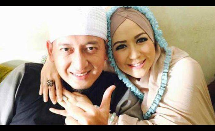 Tak Pernah Selingkuh, Shinta Tanjung Bingung Dicerai, Ustadz Zacky Tolak Beber Aib Istrinya Tak Pernah Selingkuh, Shinta Tanjung Bingung Dicerai, Ustadz Zacky Tolak Beber Aib Istrinya