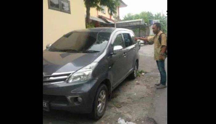 Maling Pecah Kaca Mobil Beraksi di Kupang Jaya Surabaya Maling Pecah Kaca Mobil Beraksi di Kupang Jaya Surabaya