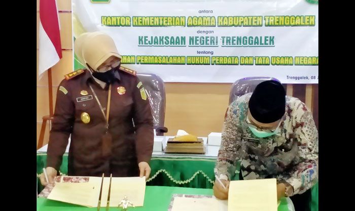 Kemenag Gandeng Kejari Trenggalek Teken MoU di Bidang Hukum Perdata dan TUN Kemenag Gandeng Kejari Trenggalek Teken MoU di Bidang Hukum Perdata dan TUN