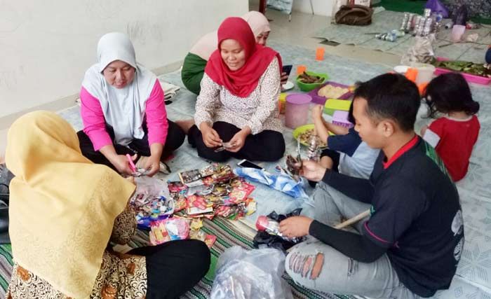 Ecobrick di Pacitan, Sulap Sampah Plastik Jadi Berkah Ecobrick di Pacitan, Sulap Sampah Plastik Jadi Berkah