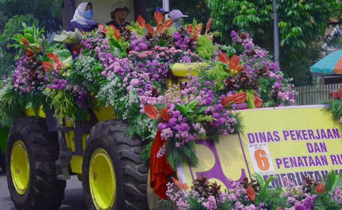 100 Mobil Hias dan Pawai Budaya Semarakkan Batu Art Flower Carnival 100 Mobil Hias dan Pawai Budaya Semarakkan Batu Art Flower Carnival