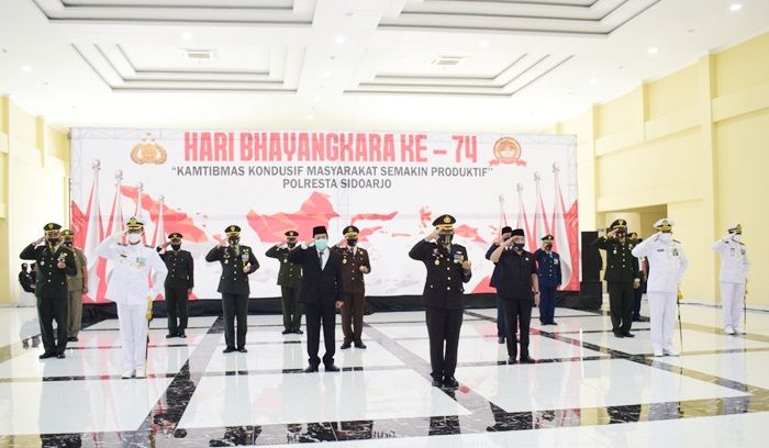 Polresta Sidoarjo Bersama Forkopimda Ikuti Upacara Hari Bhayangkara ke-74 Secara Virtual Polresta Sidoarjo Bersama Forkopimda Ikuti Upacara Hari Bhayangkara ke-74 Secara Virtual