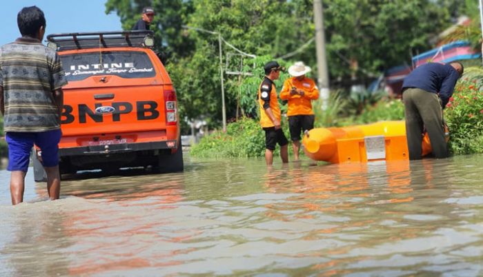 Banjir Rendam Dua Desa di Jombang, BPBD Kirim Air Bersih Banjir Rendam Dua Desa di Jombang, BPBD Kirim Air Bersih