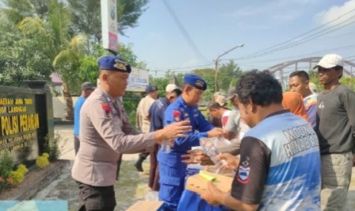 Satpolairud Lamongan Buka Ruang Curhat Warga Pesisir Lewat Program Jumat Berkah