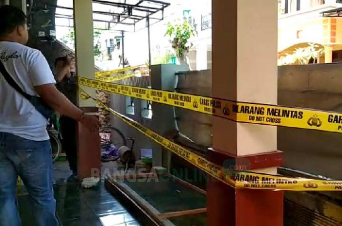 Tak Hanya Binatang Buas, Polisi Juga Temukan Sabu Hingga Pohon Ganja di Perum GKR Blitar Tak Hanya Binatang Buas, Polisi Juga Temukan Sabu Hingga Pohon Ganja di Perum GKR Blitar