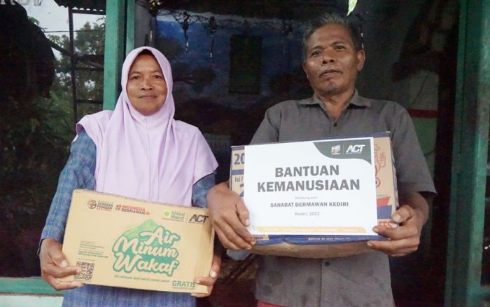 ACT-MRI Kediri Salurkan Bantuan untuk Korban Angin Puting Beliung Tulungagung ACT-MRI Kediri Salurkan Bantuan untuk Korban Angin Puting Beliung Tulungagung