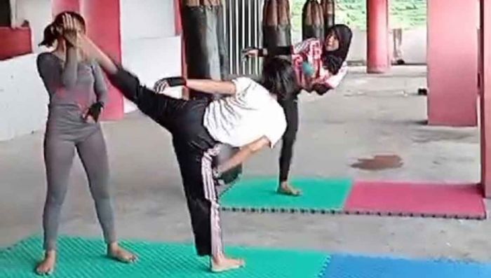 Atlet Kickboxing Kabupaten Mojokerto Maksimalkan Latihan Jelang Porprov Jatim 2025 Atlet Kickboxing Kabupaten Mojokerto Maksimalkan Latihan Jelang Porprov Jatim 2025